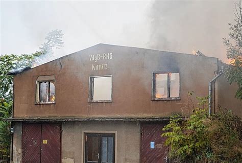 Großeinsatz für Feuerwehr in Sachsen Gebäude brennt lichterloh