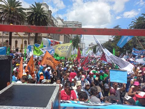 Multitudinaria Marcha En La Capital Jujeña Contra El Dnu Y La Ley