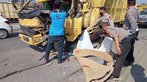 Kronologi Kecelakaan Maut Tabrakan Dua Truk Di Jalan Pantura Cirebon