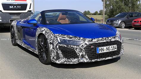 Audi R8 Spyder Facelift Makes Spyshot Debut