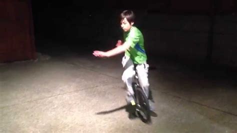 Kids Learning To Ride Unicycles Youtube