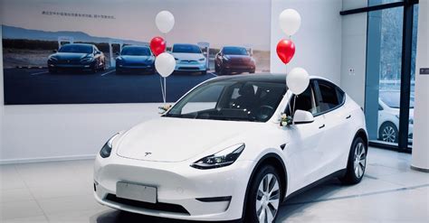 Tesla Nella Bufera Lo Showroom Nello Xinjiang Sotto Accusa Elettrico