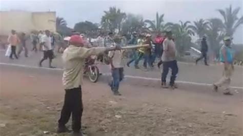 Comunarios De Guarayos Intervienen Punto De Bloqueo De Campesinos