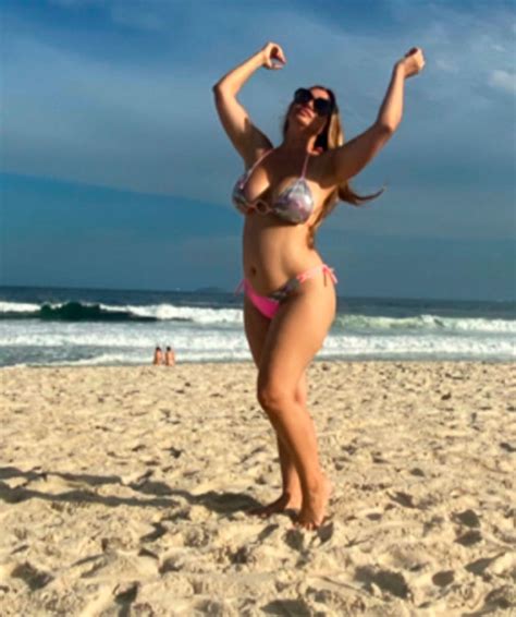 Belén Francese Publicó Una Foto En Bikini Y Respondió A Las Críticas