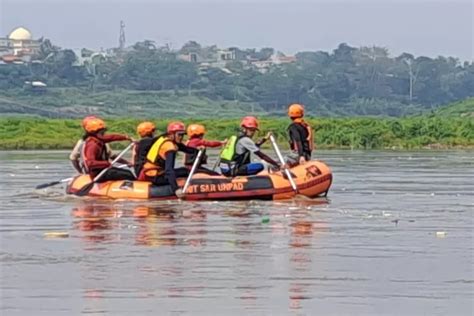 Sepekan Pencarian Anak Tenggelam Di Sungai Citarum Bandung Barat Nihil