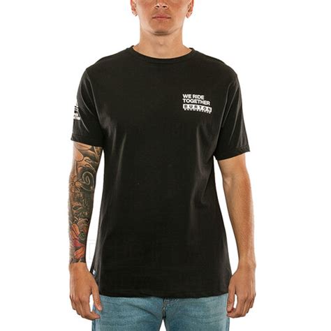 Remera World Burton Sale Fin De Temporada