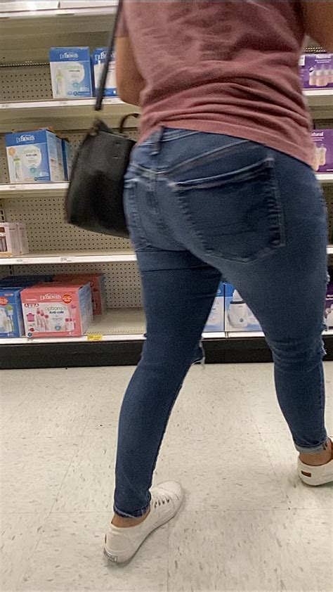 Petite Milf Brunette Filling Out Her Jeans Nicely Tight Jeans Forum