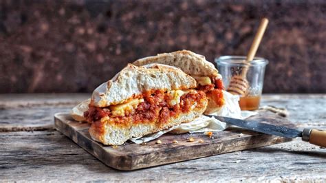 Llonguet Con Sobrasada Y Queso De Mah N Receta Del Bocadillo Balear