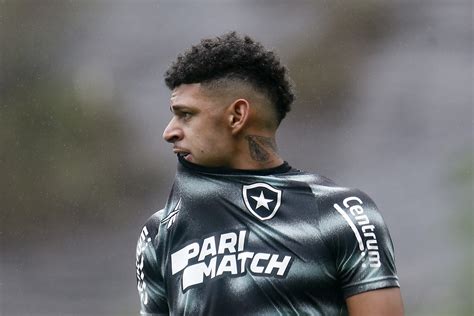 Botafogo Deve Ter Lu S Henrique Titular Contra O Cuiab Veja A