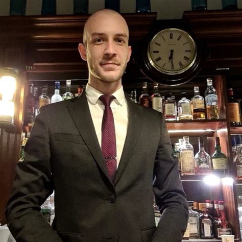 Nathan Lyon 2e Rhône Diplômé d un Master à l inseec en luxury