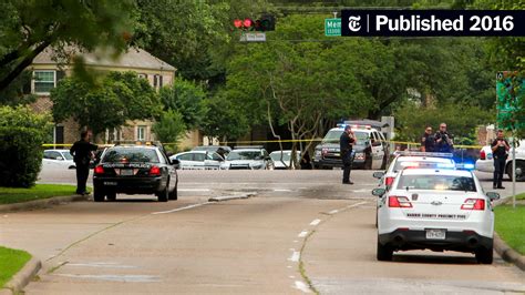 2 Dead, Including a Gunman, After a Police Shootout in Houston - The New York Times