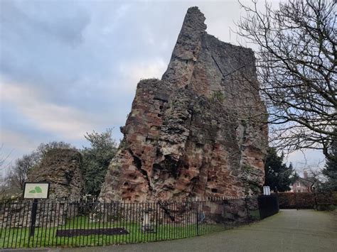 Bridgnorth Castle Mat Fascione Cc By Sa 2 0 Geograph Britain And