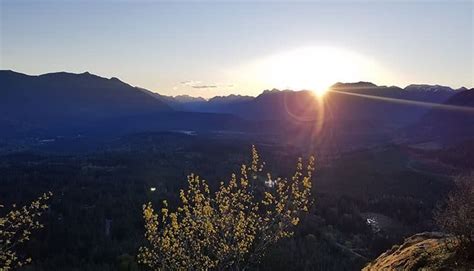 May Hike of the Month: Watch the Sunrise at Rattlesnake Ledge - Seattle ...