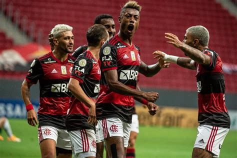 Acontece Flamengo Derrota O Palmeiras E Entra For A Na Briga Pelo