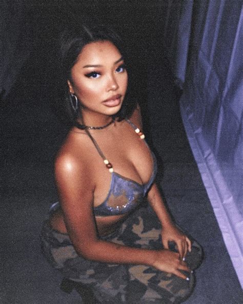 Instagram Baddie Poses To Try, As Seen On Denise Julia
