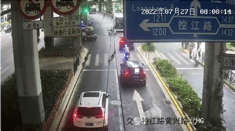 孕妇送医分娩遇堵车，杨浦交警护送7公里用时10分钟保障接力高峰