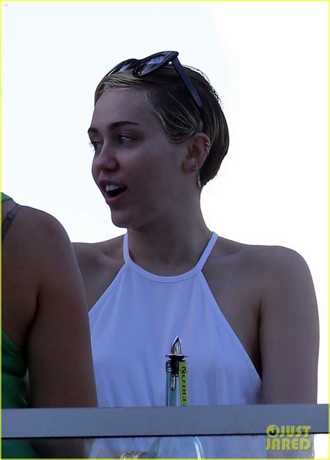 Miley Cyrus Gets Sweet Kiss From Boyfriend Patrick Schwarzenegger