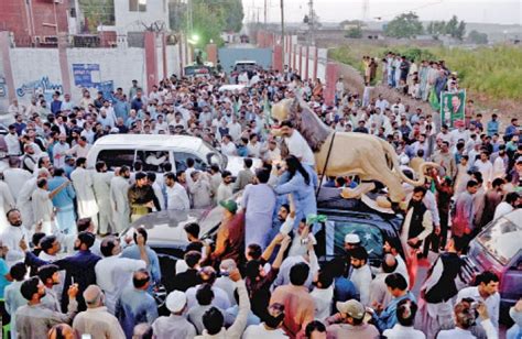 Sharifs Greeted By Jubilant Pml N Workers Outside Adiala Newspaper