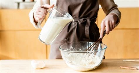 How Many Ounces In A Liter? (Fluids Conversion Guide) | KitchenSanity