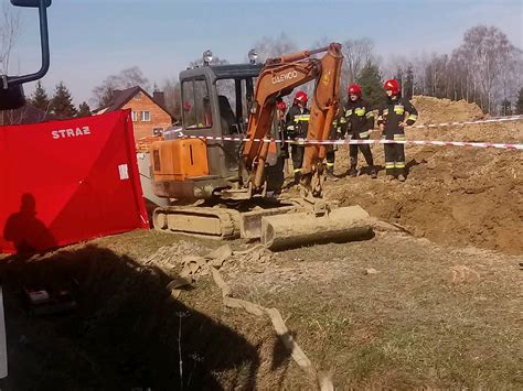 Tragedia w Korzennej mężczyzna zginął przysypany ziemią