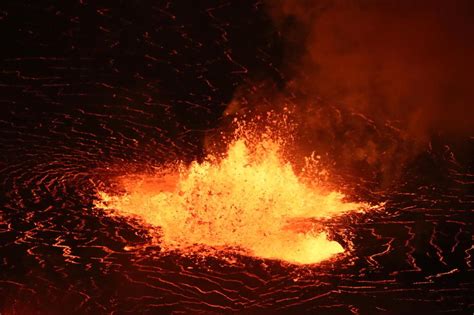 Kilauea Resumes Eruptions At Hawai I Volcanoes National Park