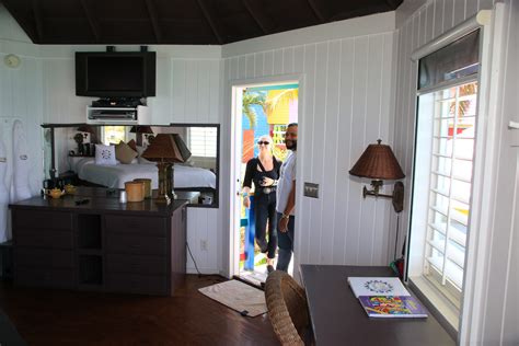 Kult Studio Compass Point Bahamas KARIBIKGUIDE