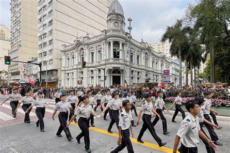 Desfile cívico militar marca comemorações da Independência em JF