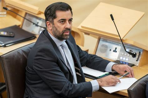 Humza Jusaf Je Podneo Ostavku Na Mesto Premijera Kotske Blic