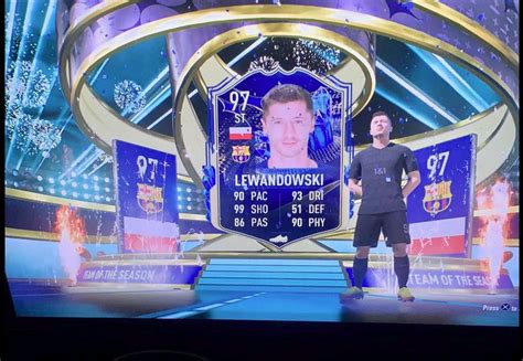 Co za wpadka EA Nowa karta Lewandowskiego wyciekła do FIFA 23