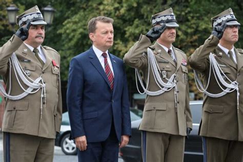 Trzęsienie ziemi w Siłach Zbrojnych Najważniejsi dowódcy złożyli