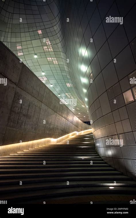 Dongdaemun Design Plaza Landmark In Seoul South Korea Futuristic