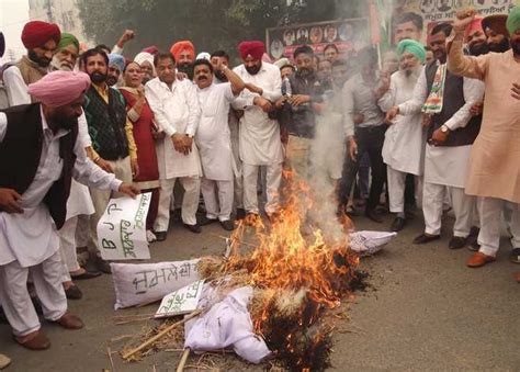 Cong Leaders Protest Against Rahul Gandhis Detention The Tribune India