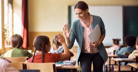 Teachers are Underpaid: 15 Reasons They Deserve a Raise | FinanceBuzz