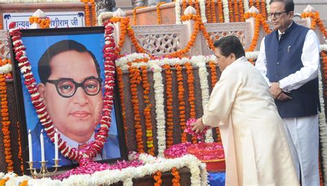 Mayawati Pays Tribute To Ambedkar On Parinirvana Day योगी और मायावती ने डॉ आंबेडकर को दी