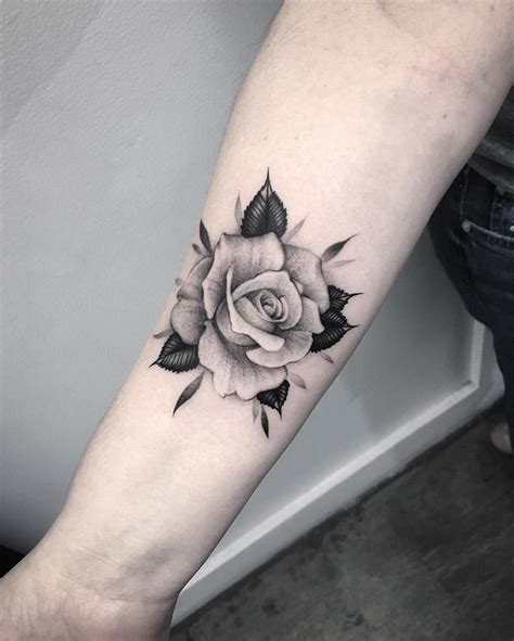 Ideias e fotos de tatuagem de rosa que você precisa ver