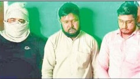 Agra Cops Bust Sex Determination Racket 4 Held India Today