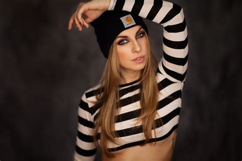 Face Simple Background Blonde Women Portrait HD Wallpaper Rare Gallery