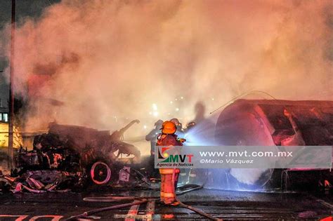 Vuelca Y Se Incendia Pipa En Av Las Torres Una Persona Muere Calcinada