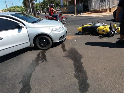 Dois Acidentes Envolvendo Motocicleta Aconteceram Quase Na Mesma Hora