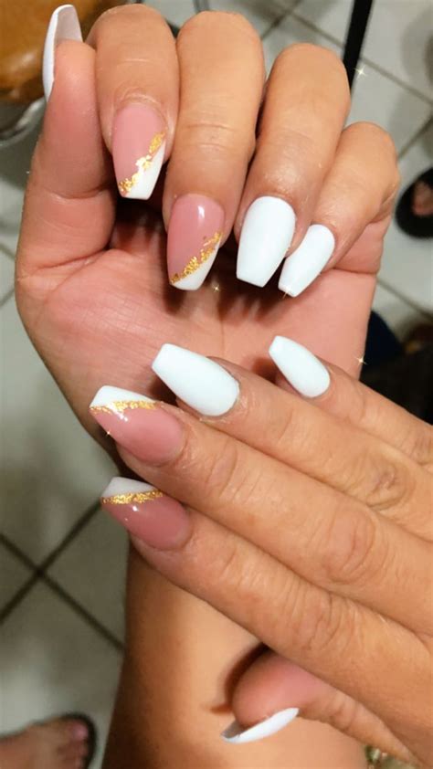 Uñas blancas hoja de oro Manicura de uñas Uñas blancas Uñas claritas