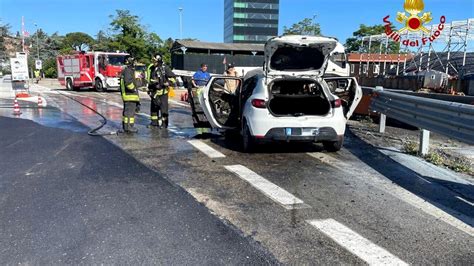 Imola Auto In Fiamme Al Casello Dell Autostrada Intervengono I Vigili