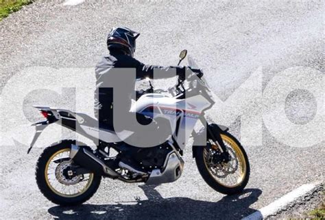 Nuova Honda Transalp 750 Eccola Foto Spia News Moto It