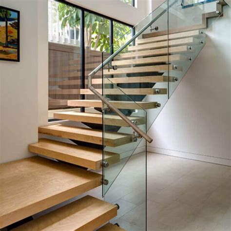 Single Stringer Staircase With Solid Wood Tread And Laminated Glass