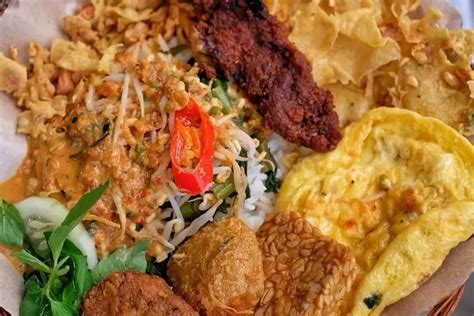 Nasi Pecel Paling Enak Di Malang Kuliner Legendaris Dengan Kuah