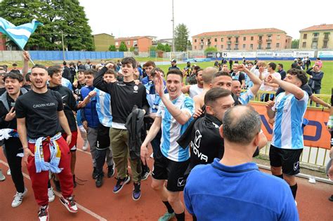 Fbc Saronno in Eccellenza gli scatti più belli dell invasione di campo