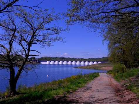 Barrage du Lac de Pannecière Sidewalk Structures