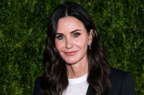 Courteney Cox Begeistert In Einem Bikini Workout Video Fans Sind