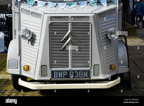 Classic Van French Van Hi Res Stock Photography And Images Alamy