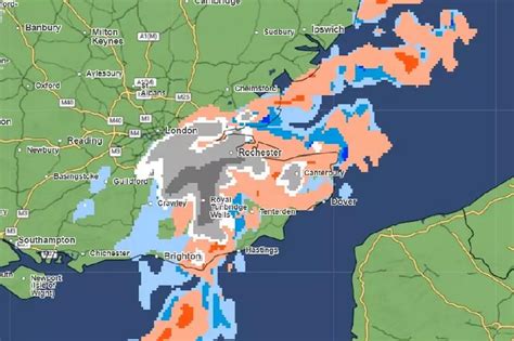london met office weather map shows huge band  snow  city