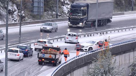 Snijeg Izazvao Kaos Na Cestama U Dalmatinskoj Zagori Stanje